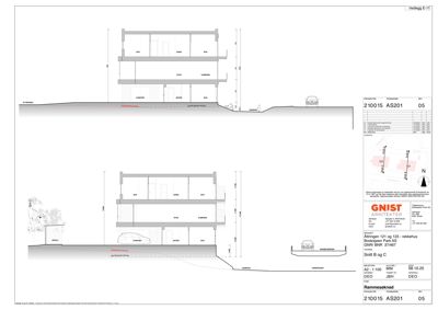 Snittegning som viser bygningens tverrsnitt, høyder, grunnplan og fasadeopprikk.