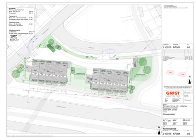 Situasjonsplan som viser tomtens grenser, naboeiendommer, bygningers plassering, parkeringsplasser og utnyttelsesgrad.