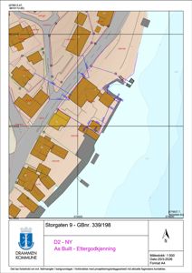 Situasjonsplan som viser tomtens beliggenhet i forhold til nabolag, veier og vann. Planen inneholder også høydekurver og eiendomsnummer.