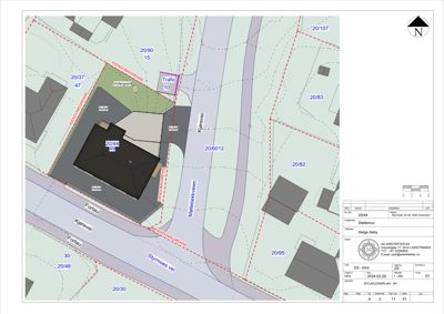 Situasjonsplan som viser eiendomsgrenser, naboeiendommer, veier og bygningers plassering på tomt.