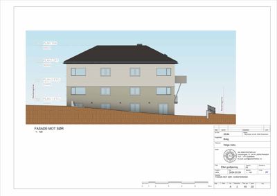 Fasadetegning av en bolig sett fra sør, med høydeangivelser og eiendomsgrenser.