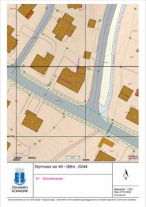 Situasjonsplan som viser tomtsgrenser, naboeiendommer, veier og bygninger i området.