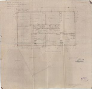 Etasjeplan for 1. etasje av en bolig, med romfordeling, mål og detaljer.