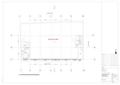 Etasjeplan (Plan 1. Etasje) for en bygning med romfordeling, dører, vinduer og dimensjoner.