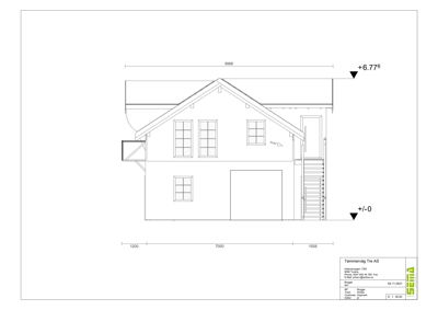 Fasadetegning som viser bygningens utseende fra fronten, inkludert vinduer, dører, takform og høydemål.
