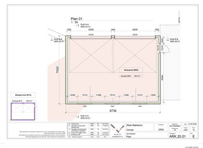 Etasjeplan (Plan 01) for en garasje med angitte mål, romarealer og snittreferanser.