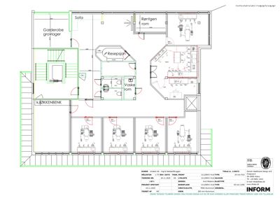 Etasjeplan (1. etasje) for en helseinstitusjon som viser romfordeling (resepsjon, venteværelser, WC), møblering (sofa, kioskbenk) og tekniske detaljer (rør, uttak).