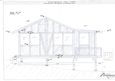 Snittegning (Schnitt) som viser tverrsnittet av en bygning med mål, høyder og konstruksjonsdetaljer.