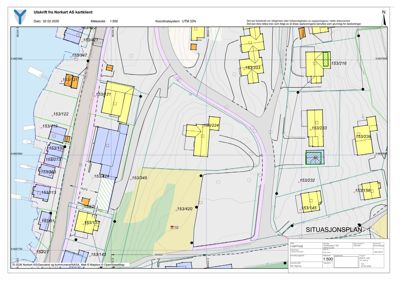 Situasjonsplan som viser tomtens beliggenhet i forhold til nabolag, veier og topografi.