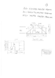 Snittegning (Snitt AA) som viser tverrsnitt av en bygning, inkludert takkonstruksjon og romfordeling.