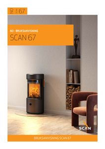 Et fotografi av en innendørs scene med en kaminovn, en stol og en bokhylle.