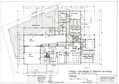 Etasjeplan (1. etasje) for utvidelse av et bygg til restaurant og servicebygg, med romfordeling, mål og tekniske detaljer.