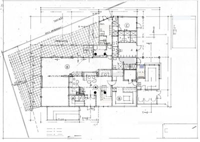 Etasjeplan for 1. etasje av et restaurant- og servicebygg, med romfordeling, dimensjoner og brannskrivning.