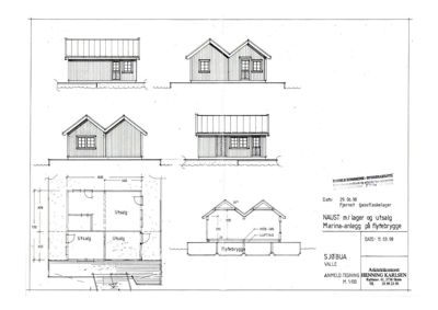 Fasadetegning som viser utsiden av et hus med vinduer, takform og konstruksjonsdetaljer.