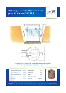 En teknisk tegning og illustrasjon av et avløpsrenseanlegg (BioCleaner® BC 25 PP), som viser snitt, dimensjoner, inn-/utløp og tekniske spesifikasjoner.