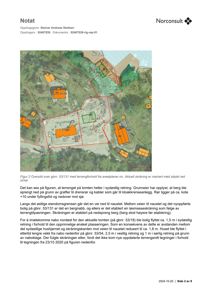 Et oversiktskart (flyfoto) over eiendomsgrenser, terrengforhold og skråninger, markert med røde linjer og tekstbeskrivelser.