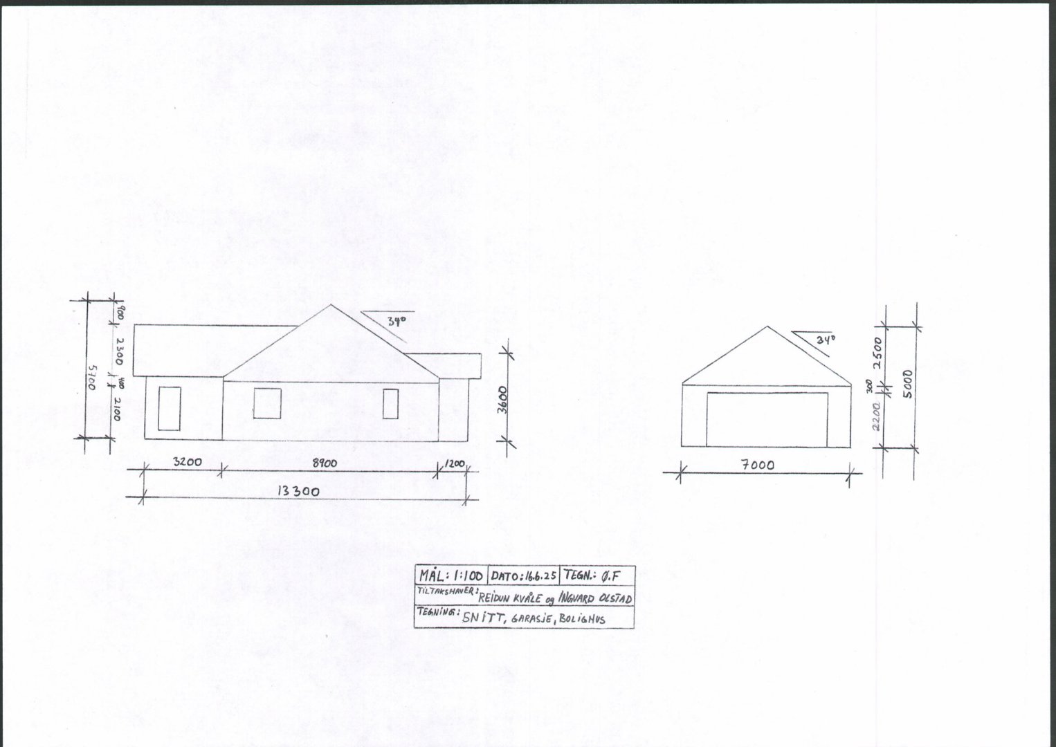 Fasadetegning som viser bygningens front med mål på høyder, bredder og vindusposisjon.
