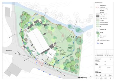 Situasjonsplan som viser tomtens grenser, eksisterende og nye beplantning, bygninger (flomveier, garasje), terrengforhold og vannløp.