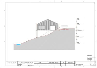 Nordvest fasade tegning med oppriss av bygningen, terrengforhold og høydeangivelser.
