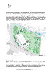 Landskapsplan (situasjonsplan) som viser plassering av bygning, terrengforminger, vegetasjon og vannløp på tomten.