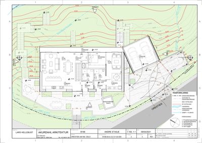 Etasjeplan (andre etasje) som viser romfordeling, høydemål og situasjon i forhold til terrenget.