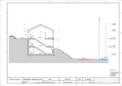 Snittegning (Snitt AA) som viser bygningens tverrsnitt, høyder, trappetrinn og forhold til terreng.