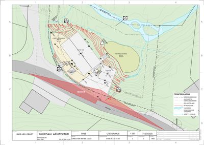 Situasjonsplan som viser tomtens topografi (konturlinjer), vanndrag, eksisterende og nye bygninger, samt grenser for utbyggingsområder.