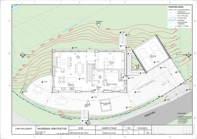 Situasjonsplan som viser bygningens plassering i forhold til eiendomsgrenser, høydemålerlinjer (konturlinjer), vassdrag og naboeiendommer.