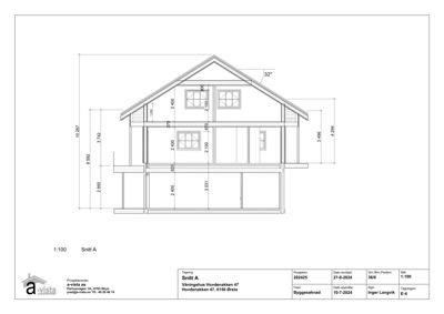 Snittegning (Snitt A) som viser tverrsnittet av et hus med mål og detaljer.