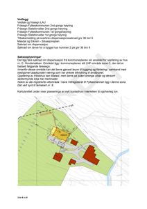 Situasjonsplan som viser plassering av bygninger på tomten i forhold til nabolag, vei og vann. Kartutsnittet under viser plasseringa av nytt bustadhus i nærleiken til opphavleng tun.