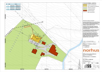 Situasjonsplan som viser tomtens beliggenhet i forhold til nabolag, vannveier og eksisterende bebyggelse.