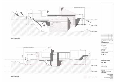 Snittegning (oppriss) av en hytte sett fra nord og sør, som viser høyder, takform og grunnplan.