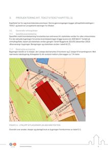 Situasjonsplan som viser bygningens plassering i forhold til gater (Kirkegaten, avfallsstøydning), nabobygninger, parkeringsarealer og høydeforskjeller.