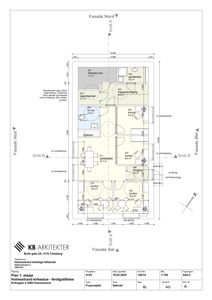 Etasjeplan (Plan 1. etasje) som viser romfordeling, dimensjoner og fasaderetninger for en bygning.