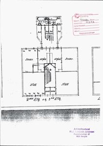 Etasjeplan for 2. og 3. etasje som viser romfordeling (stue, soverom, kjøkken) og trapp.