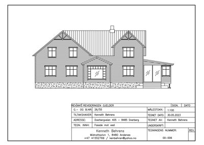 Fasadetegning som viser bygningens utseende fra vest, inkludert vinduer, takform og grunnmur.