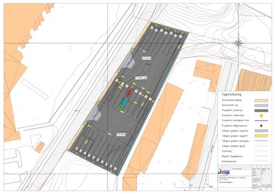 Situasjonsplan som viser etasjeplan for en ny bygning (parkering/lagring) med omgivende terreng, eksisterende veier og nabobebyggelse.