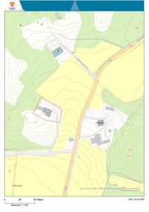 Kart over et område i Fjærland kommune med topografi, vegnett og bygningsplasseringer.