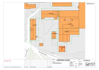 Situasjonsplan som viser bygningenes plassering på tomten med omgivende veier (Agnes Brygge, Agnespassasjen) og høydemål.