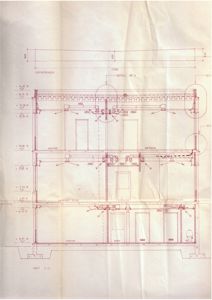 Snittegning (SNITT C-C) som viser bygningens indre oppbygning, romfordeling og høyder.