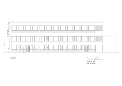 Fasadetegning (opprikk) av bygning sett fra vest (MOT VEST) med mål og detaljer.