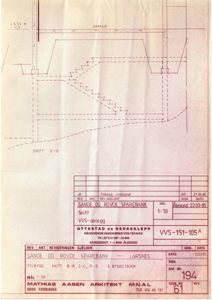 Snittegning (Snitt D-D) av en garasje med trappetrinn og innretning.