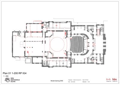 Etasjeplan (Plan 01) for et teater eller auditorium, som viser romfordeling, seter og arkitektoniske detaljer.