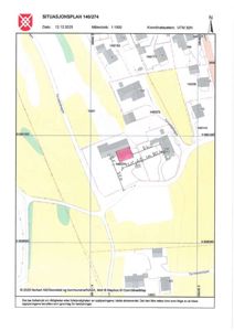 Situasjonsplan (tomtekart) som viser eiendomsnummer, bygninger, veier og målestokk.