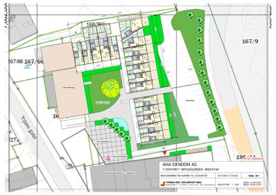 Situasjonsplan som viser tomtens grenser, nabolag, veier (Yjars gate), parkeringsplasser, beplantning og plassering av nye bygg i forhold til eksisterende.
