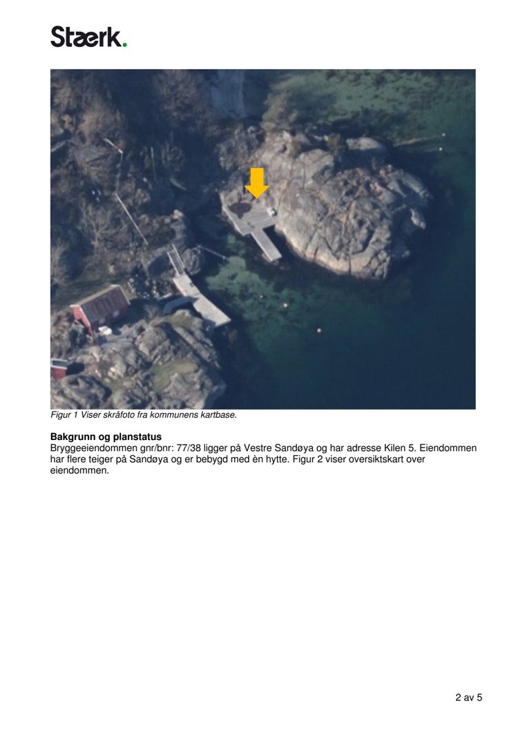 Et skråfoto fra kommunens kartbase som viser eiendom med adresse Kilen 5 på Vestre Sandøya, inkludert en hytte og en brygge.