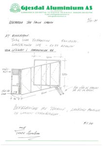 En håndtegnet detaljtegning som viser innlegging av termose, lakkerte profiler og laminert sikkerhetsglass i en aluminiumsramme.