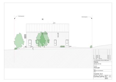Fasadetegning (opprikk) av bygning H sett fra øst, med angivelse av høyder, vinduer og terrengforhold.