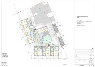 Etasjeplan (Plan 1) som viser romfordeling, arealer og bygningsplassering for et bygg.