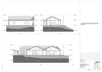 Snittegning som viser bygningens tverrsnitt, høyder, takform og grunnforhold.
